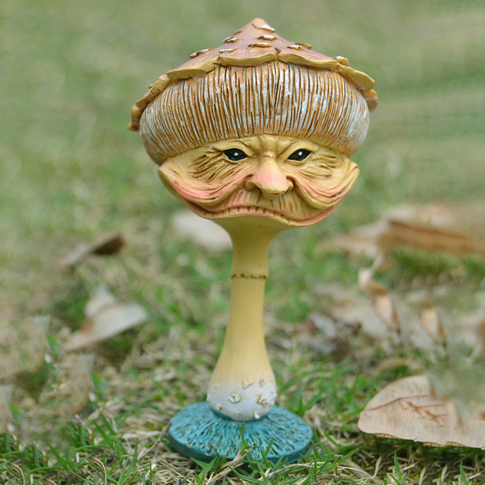 Fengzhi Factory Outdoor indoor creative statue funny mushroom grandma decoration resin crafts