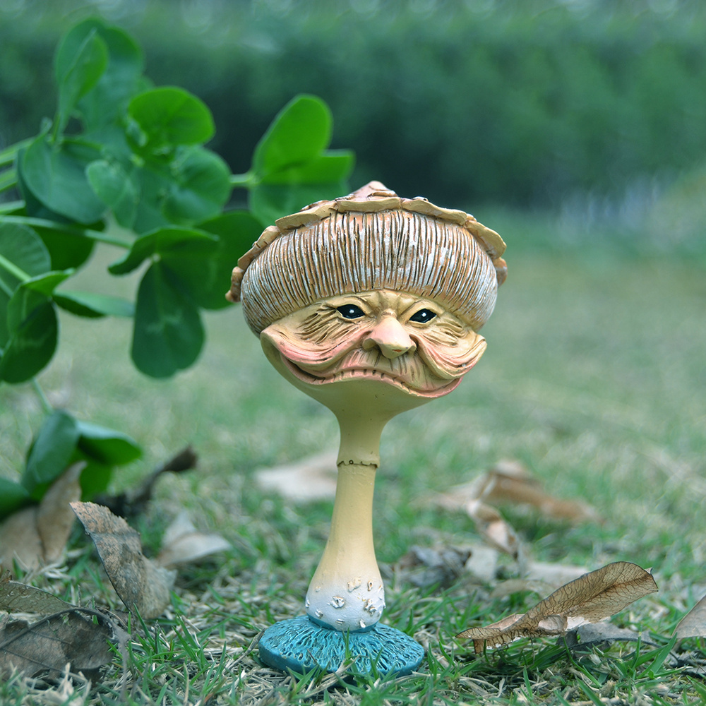 Fengzhi Factory Modern Outdoor/Indoor Resin Crafts Statue Creative Funny Mushroom Grandma Decoration