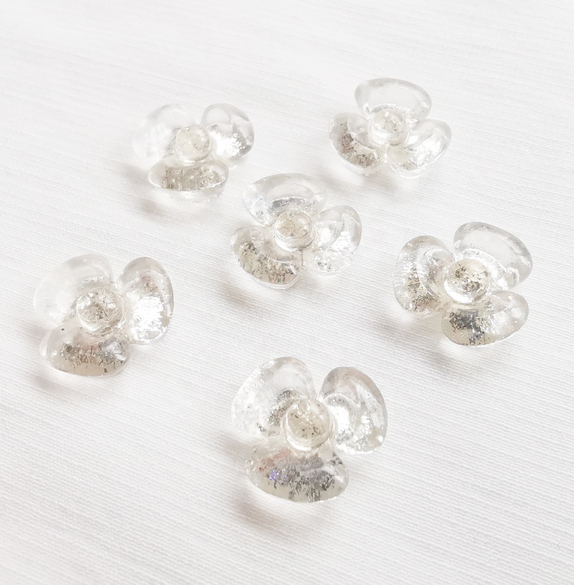 12mm flower with silver glitters resin stone glue on garment and flatback transparent beads glue on nail arts as decoration sell