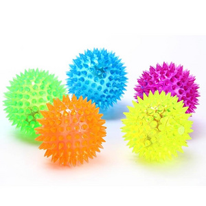 Pet Products Elastic LED Light-up Spike Ball Pet Dog Cat Molar Rubber Flash Ball Entertained Toy