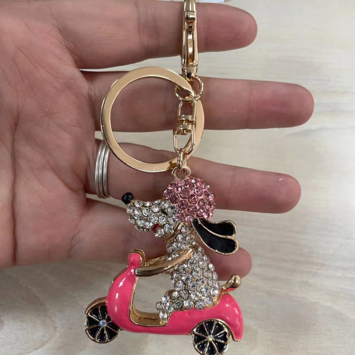 Creative Metal Colored Crystal Dog Shaped Keychain Rhinestone Animal Dog Key Chain For Couple