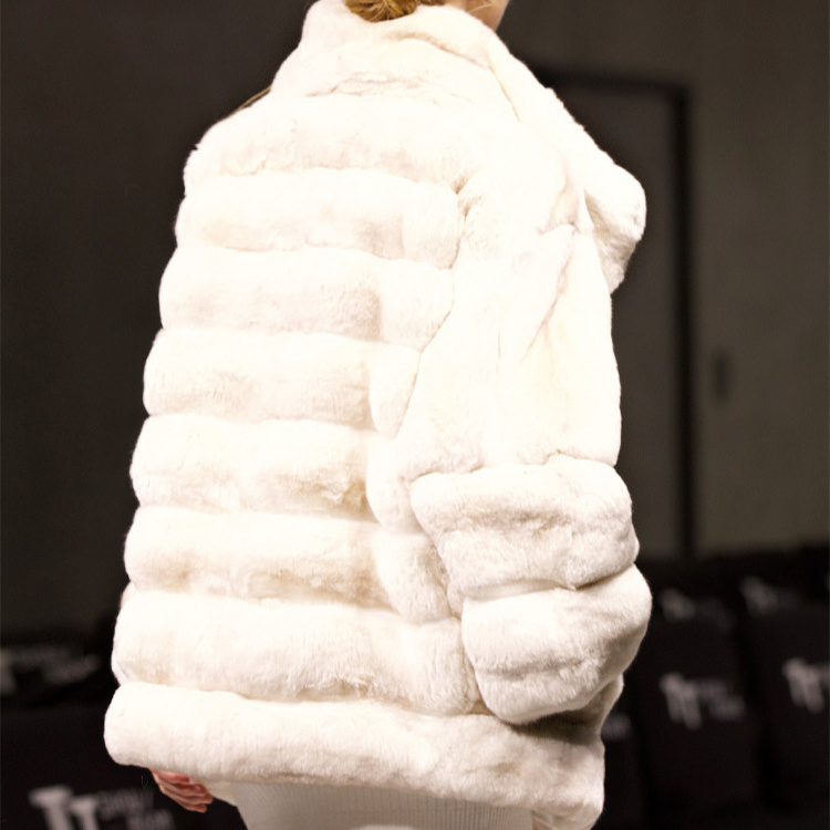 Factory High Quality Comfort Winter Coats Fur Jacket Fluffy Fur Shawl Collar Short Women Winter Coat Faux Fur