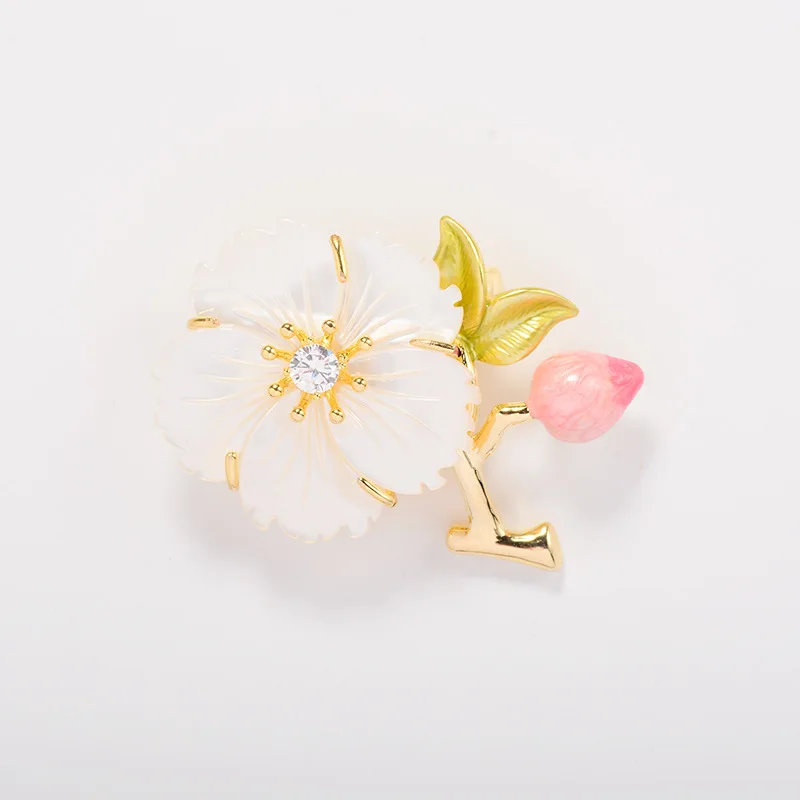 SUYU Winter New Fashionable Peach Blossom Shaped Brooch For Women Luxury Brooch Elegant Retro Elegant Pin Accessories