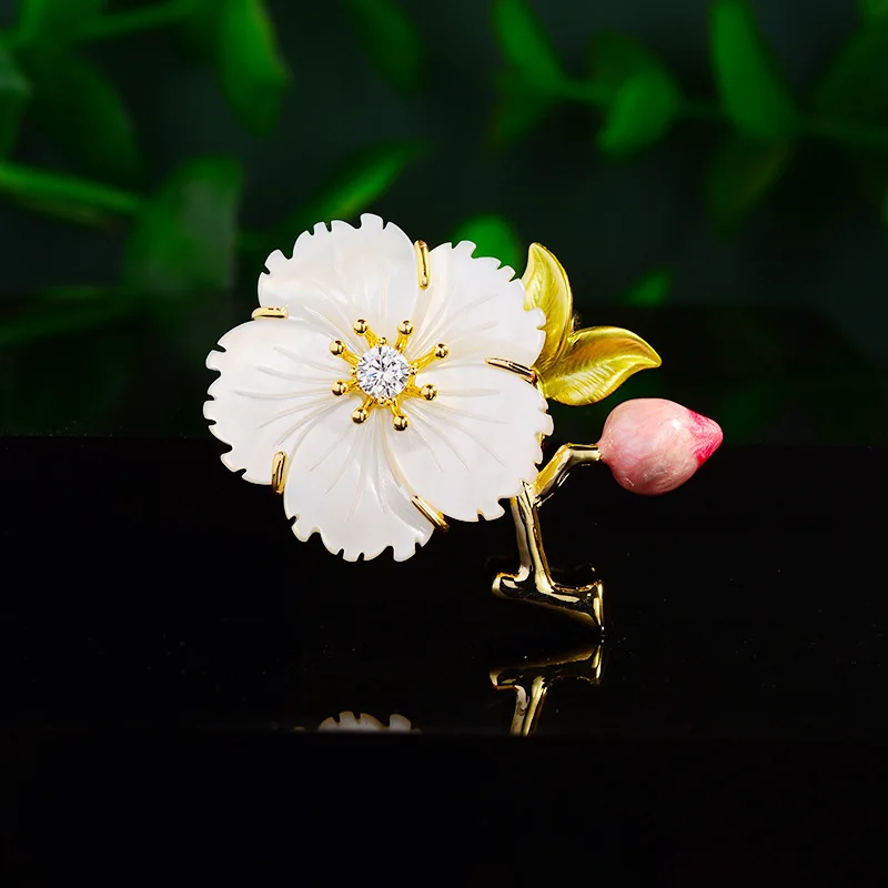 SUYU Winter New Fashionable Peach Blossom Shaped Brooch For Women Luxury Brooch Elegant Retro Elegant Pin Accessories