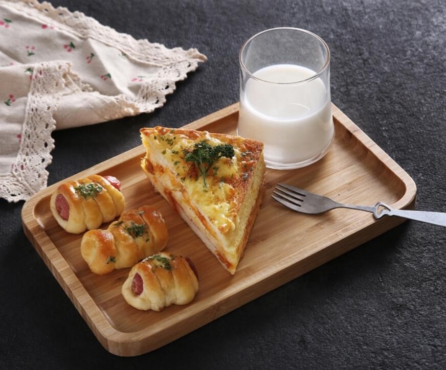 Eco Friendly Customized Restaurant Food Serving Tray Tea Fruit Plates Hotel Breakfast Bamboo Wooden Rolling Tray