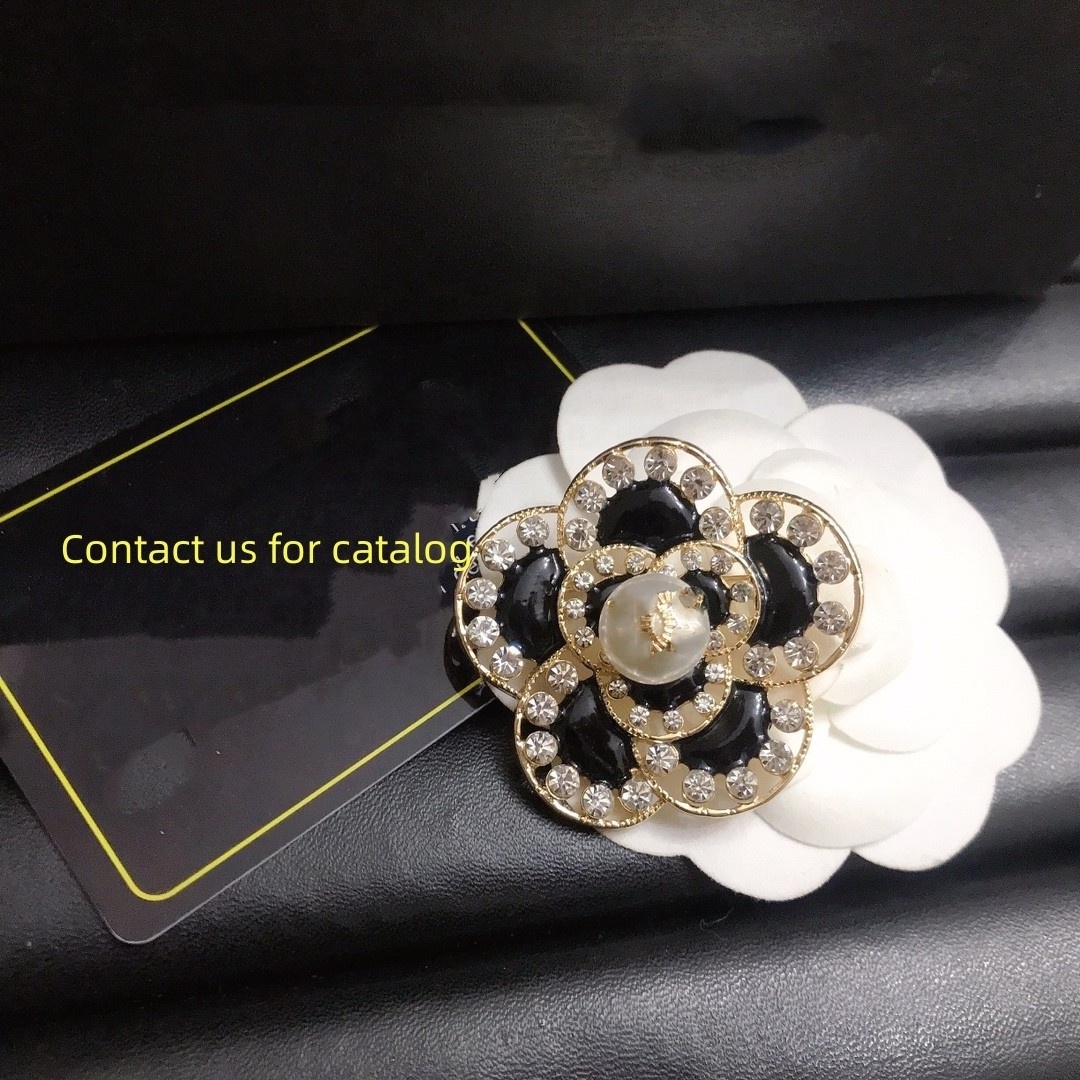 Fashion Inspired Luxury Brooches Flower Jewelry Crystal CZ Designer Brooches And Pins For Women