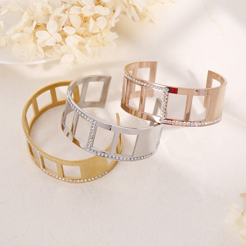 2024 Fashion High Quality Stainless Steel Bangle Gold Plated New Designer Cuff Bangle Bracelet