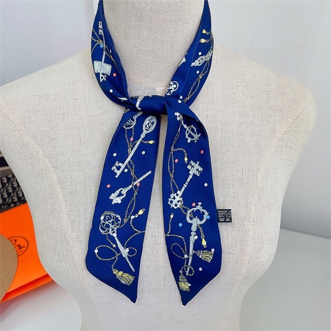 2023  Fashion vintage key chains Printed Silk Hair Scarf Women Headband Ladies Neck Tie Ribbon Bandana Scarves Accessories