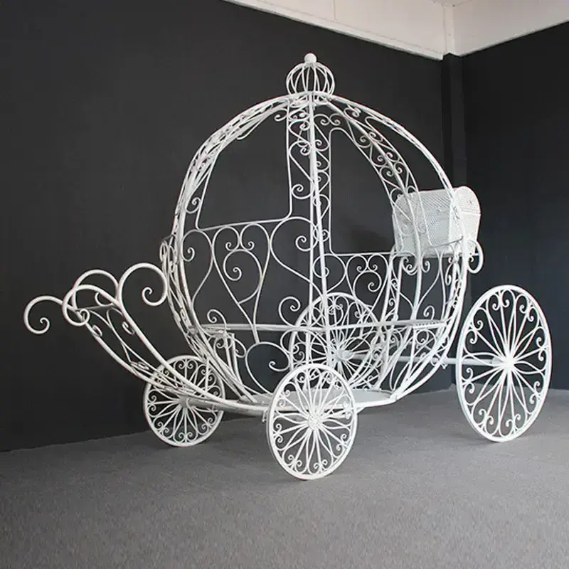 Luxury Wedding Props White Metal Cinderella Carriage Royal Princess Cinderella Pumpkin Carriage for Wedding Decoration