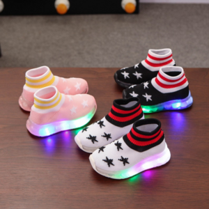 Autumn new children's five-pointed star boys and girls soft-soled luminous sports shoes LED lights flying shoes