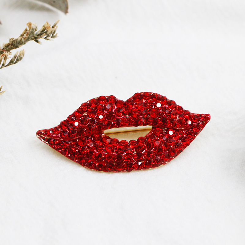 Full Diamond Chic Red Lip Shaped Corsages Scarf Clips Brooches High-end Bling Sexy Rhinestone Brooch For Women Girls