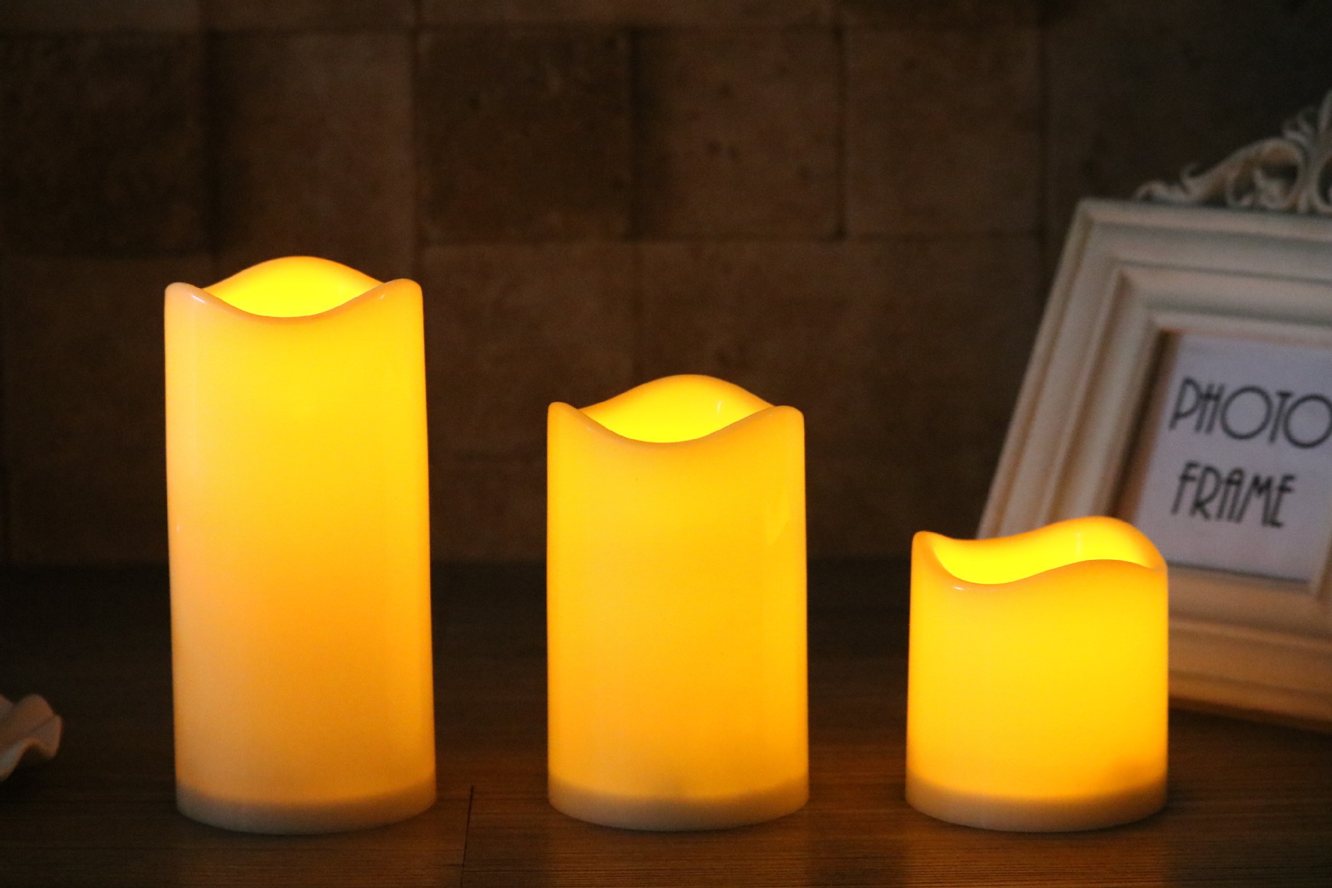 Wholesale home decoration 3D waved real flame candle set of 3 flameless moving wick led candles with remote control