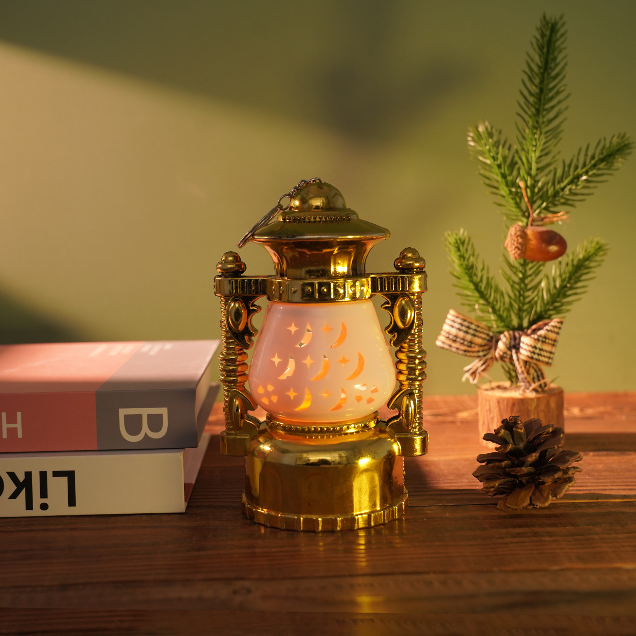 Gift props LED lantern Christmas Eve portable decoration small night light LED string mini retro Hollow-out LED lantern