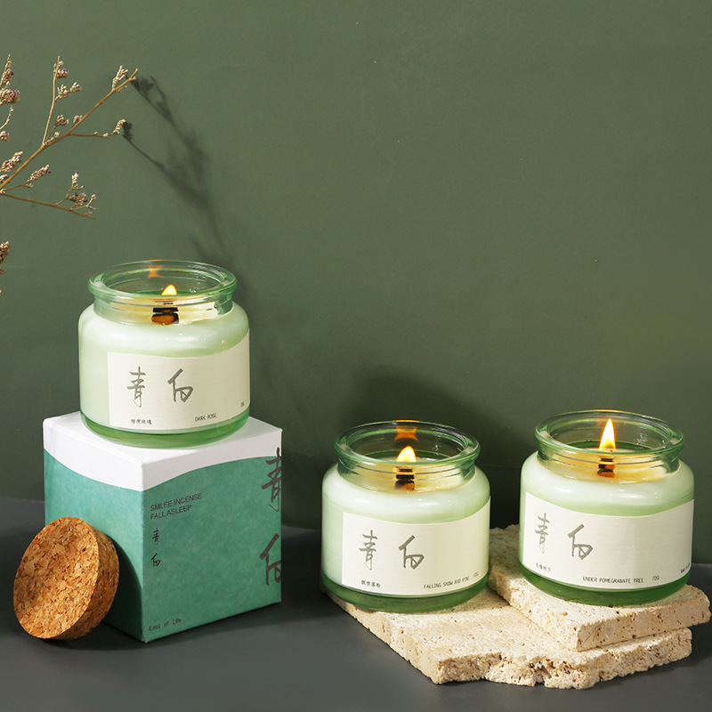 Wholesale Green Glass Jar Soy Candle with Cork Home Scent Smokeless Handmade Refilled Candle For Valentine's Day Gift Candle