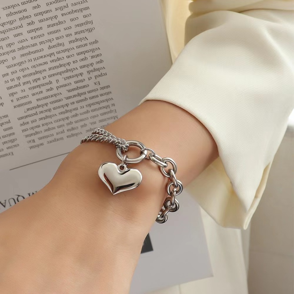 Stainless Steel Ladies Bracelet Sweet And Lovely Heart Shape Suitable For Girls To Match With Fashionable High-Quality Jewelry