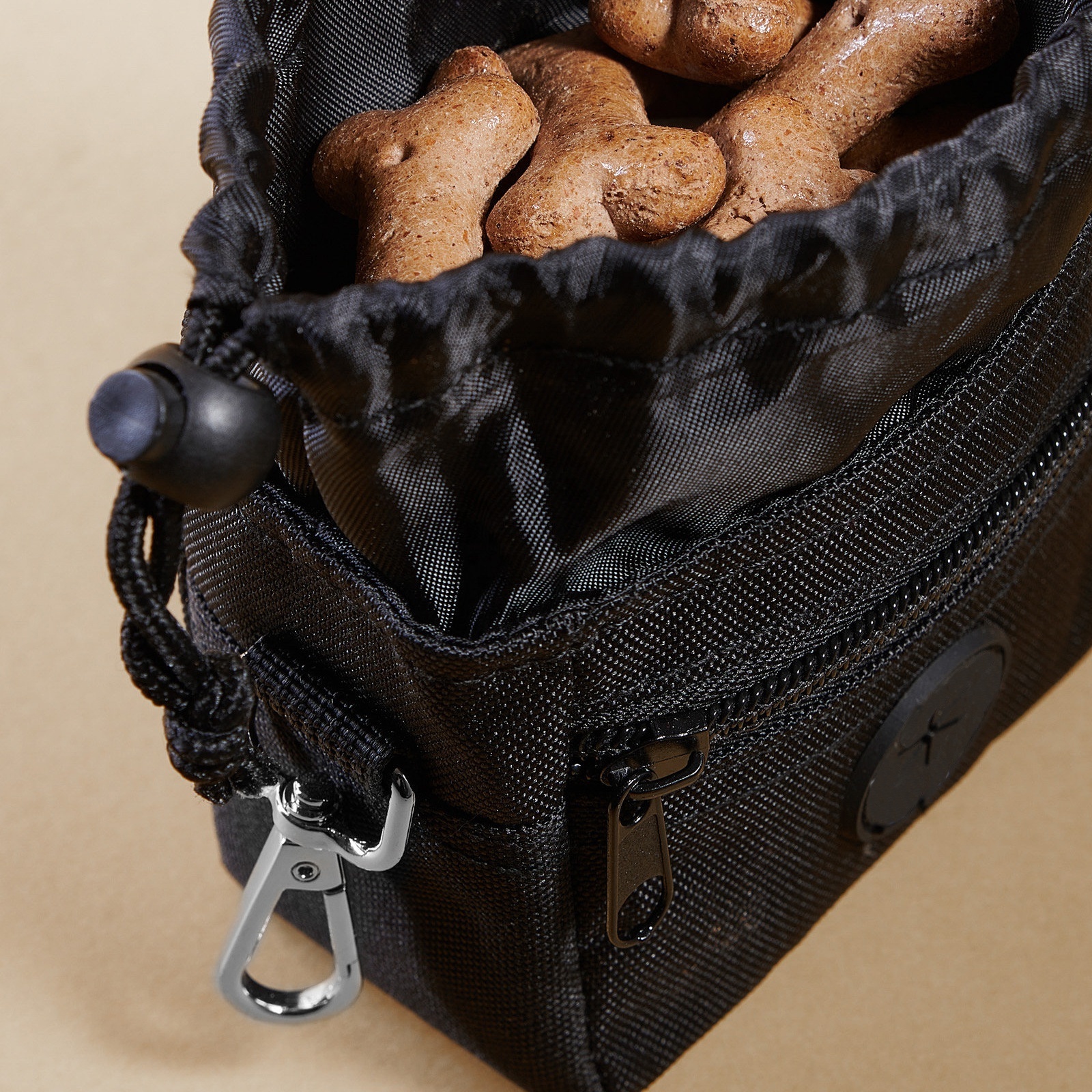 Outdoor Pet Walk Fanny Pack Treat Training Pouch Dog Snack Bag Custom Dog Treat Pouch With Poop Bag Dispenser