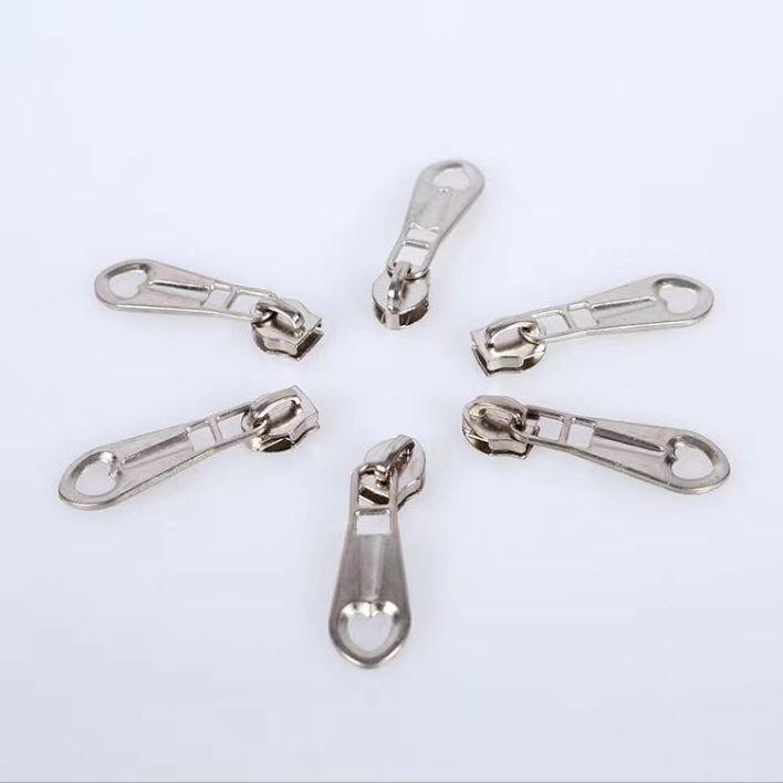 Manufacturers sell beautiful 5# zipper long slider fixed plate multi-specification luggage metal zipper slider