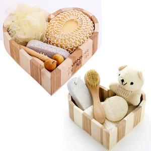 Promotional customized wooden bath sets spa shower gift set Low Price Wholesale Wooden Bath Set 6 Pieces Exfoliating Gloves Body