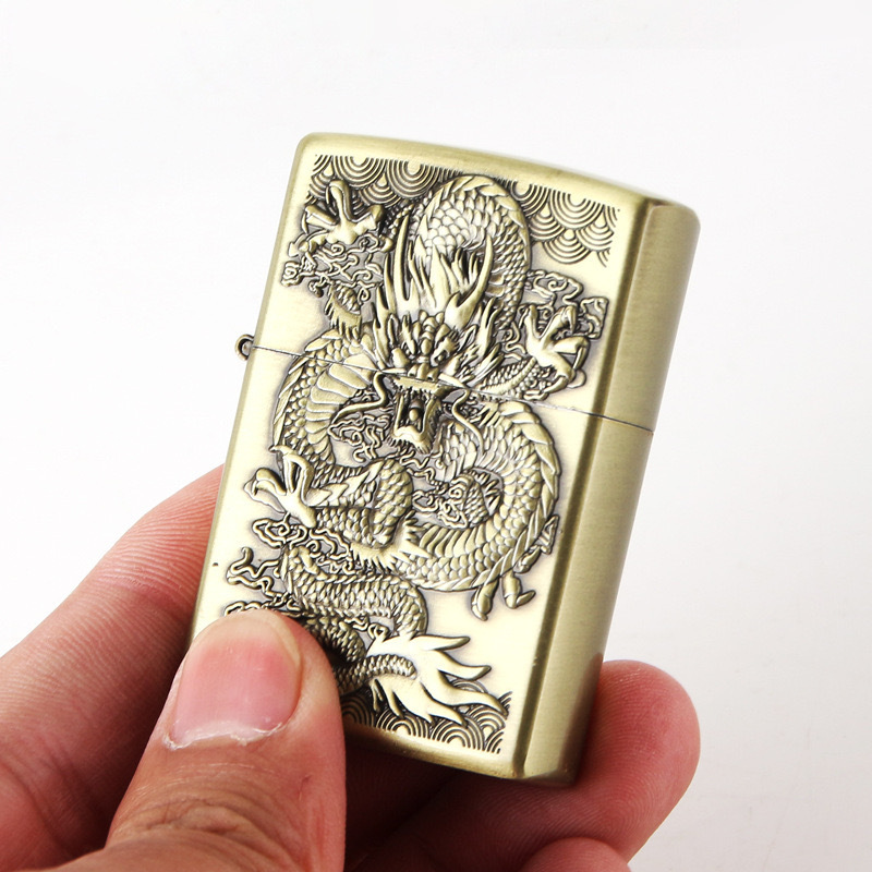 Hot Selling Zinc Alloy Shell Tiger Retro Bronze Metal Embossed Custom LOGO Windproof Vintage Oil Lighter