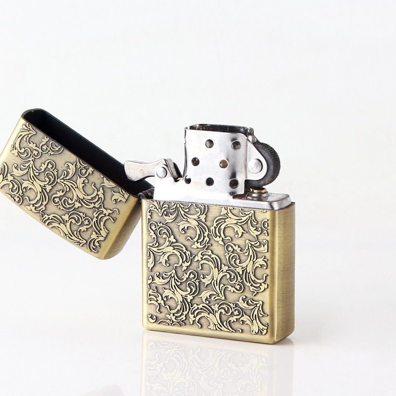 Hot Selling Zinc Alloy Shell Tiger Retro Bronze Metal Embossed Custom LOGO Windproof Vintage Oil Lighter