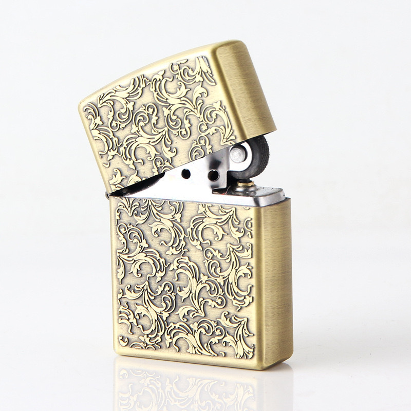 Hot Selling Zinc Alloy Shell Tiger Retro Bronze Metal Embossed Custom LOGO Windproof Vintage Oil Lighter