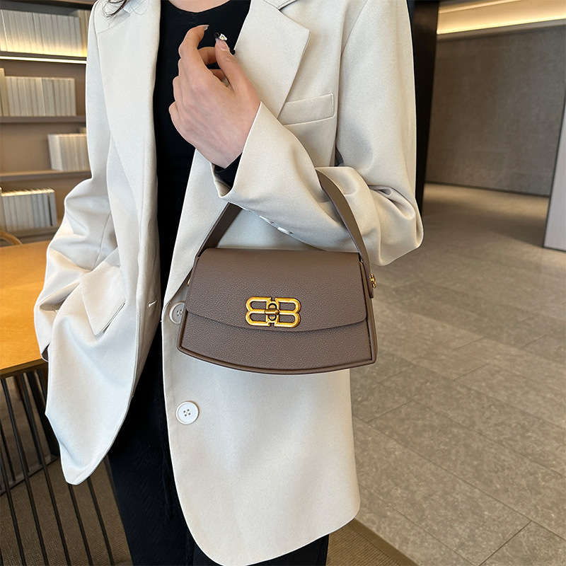 2023 Ins hot sale High quality solid color exquisite lockbox handbag Large capacity armpit zipper crossbody bag