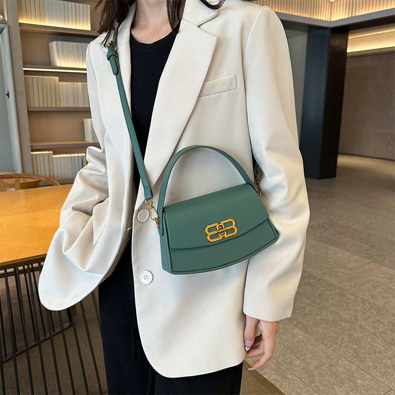 2023 Ins hot sale High quality solid color exquisite lockbox handbag Large capacity armpit zipper crossbody bag