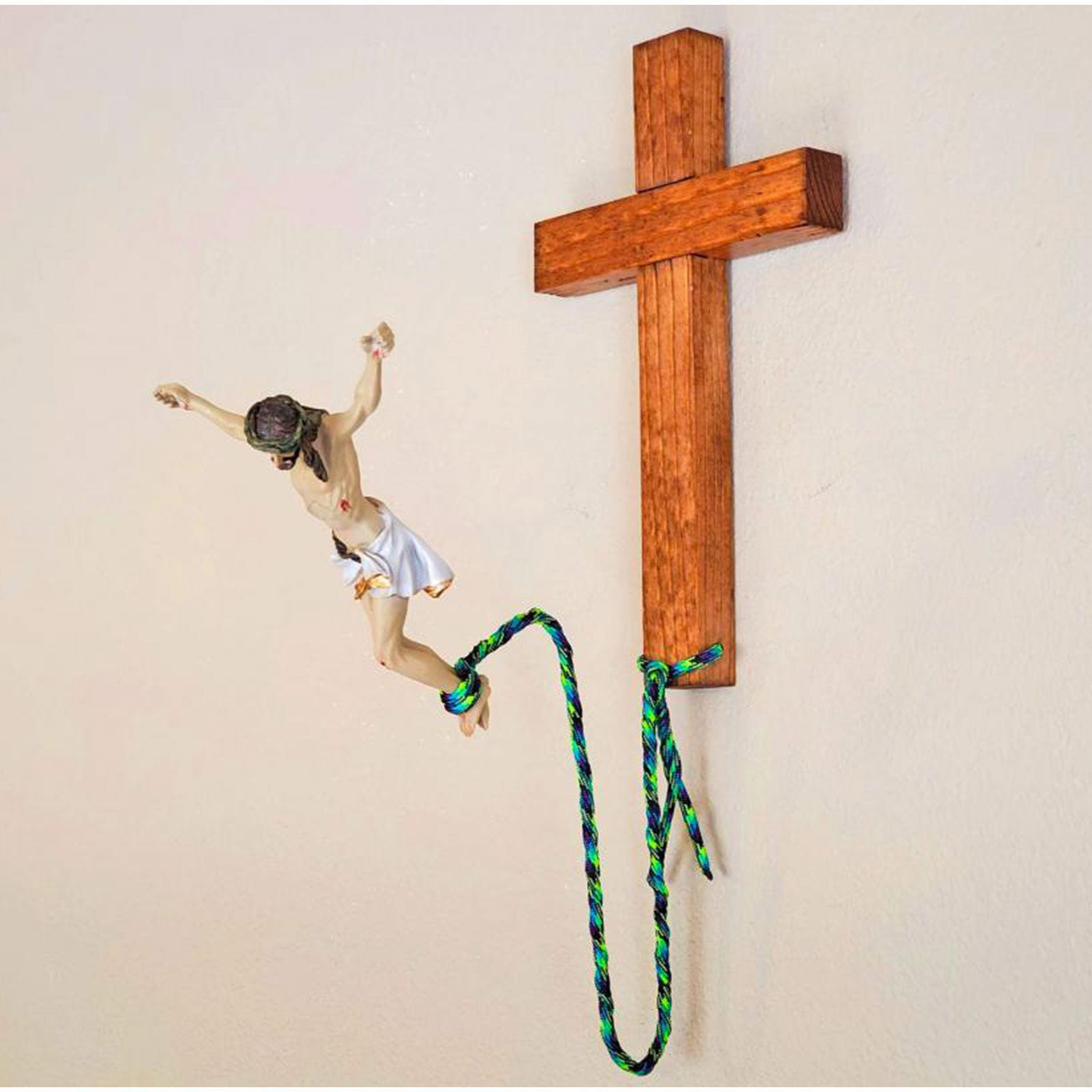 Home Decor Cross Hanging Decoration Christian Wall Art Religious Statue Crafts Bungee Jesus Cross Resin Figures