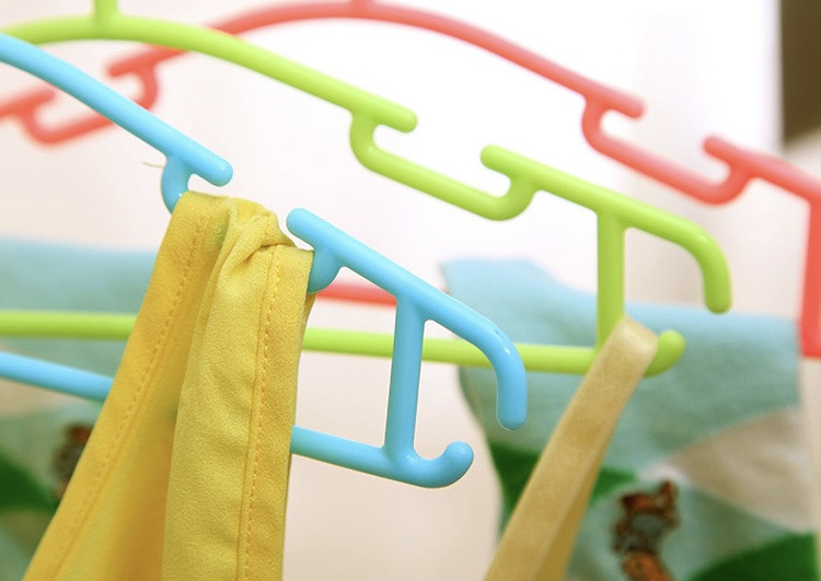 Boutique children's plastic hangers, colorful hangers can be bent freely