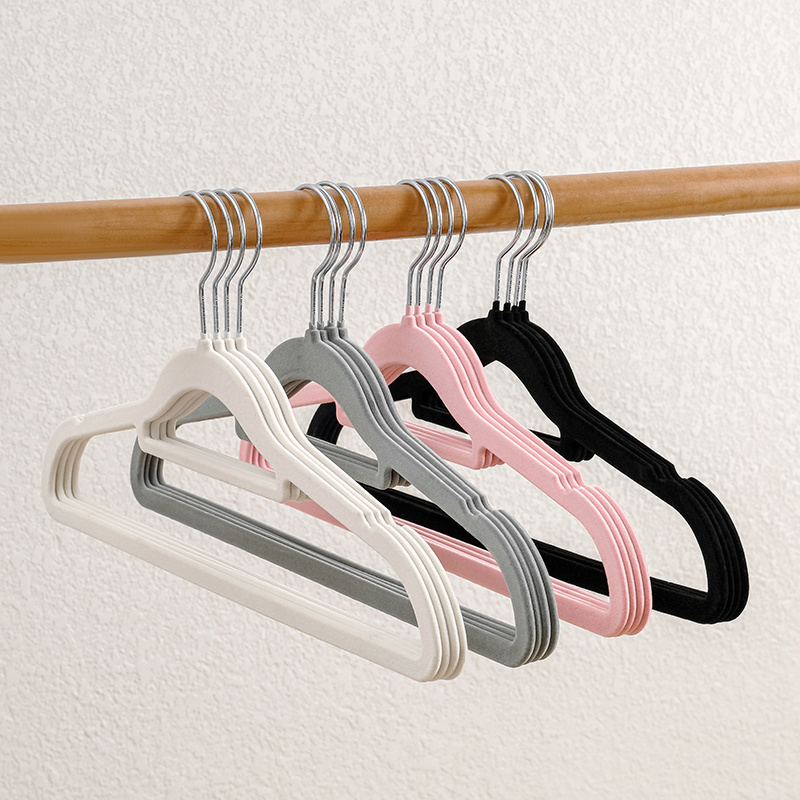 velvet hangers 50 pack Wholesale Durable Clothes Hangers - Black Hangers With 360 Degree Rotatable Hook