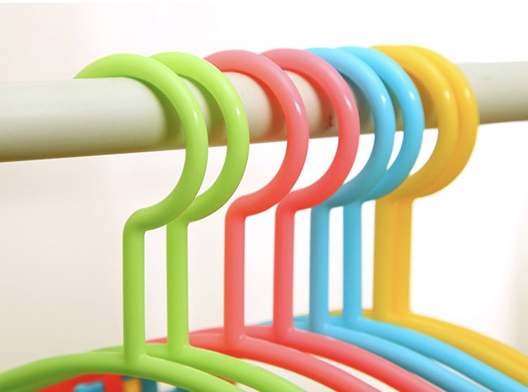 Boutique children's plastic hangers, colorful hangers can be bent freely