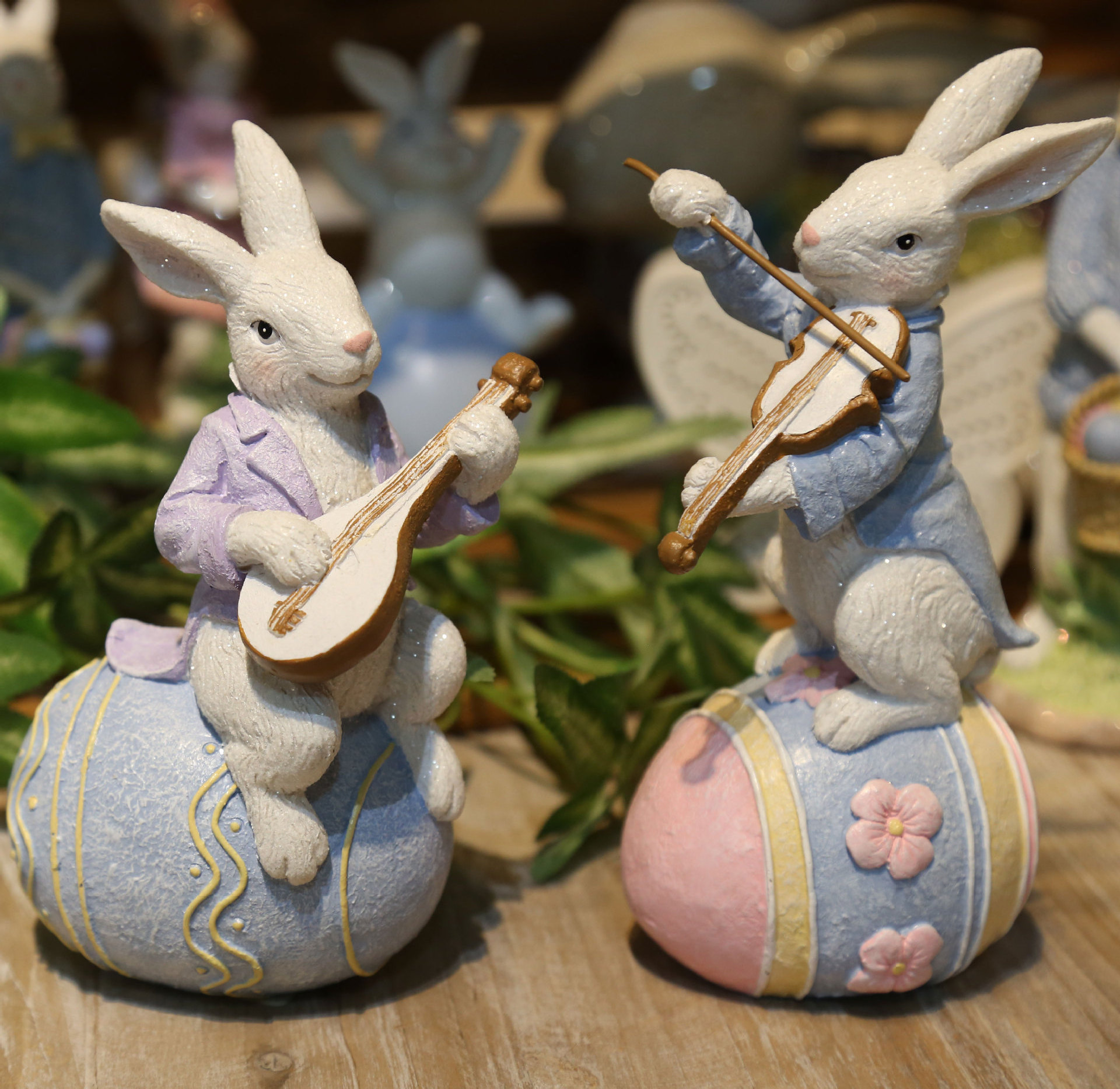 2024 New European Easter Bunny Egg Statue Sitting Rabbit Playing Violin Musician Resin Ornament Figurine Home Craft Decor Gift