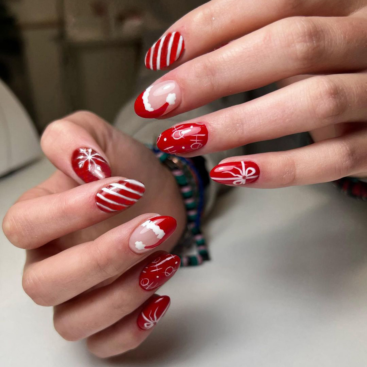 New Arrival Simple Christmas White Snowflake Bow Womens Fake Nails Press On Nails Red Artificial Design Nail Art