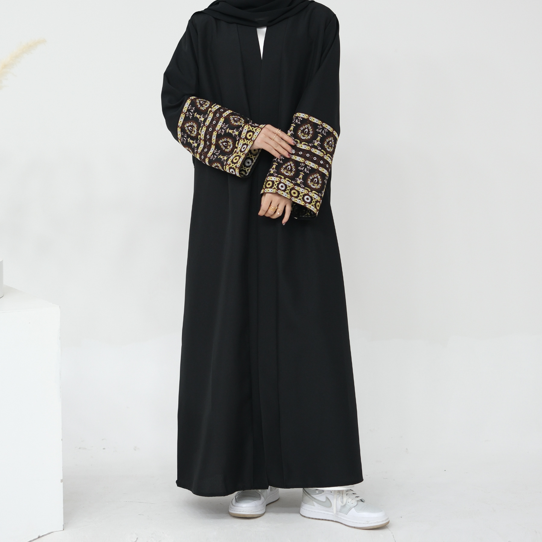 Wholesale Turkey EID Ramadan Modest Dubai Abaya for Girl Muslim Women Dress Luxury Embroidery Sleeves Kimono Black Linen Abaya