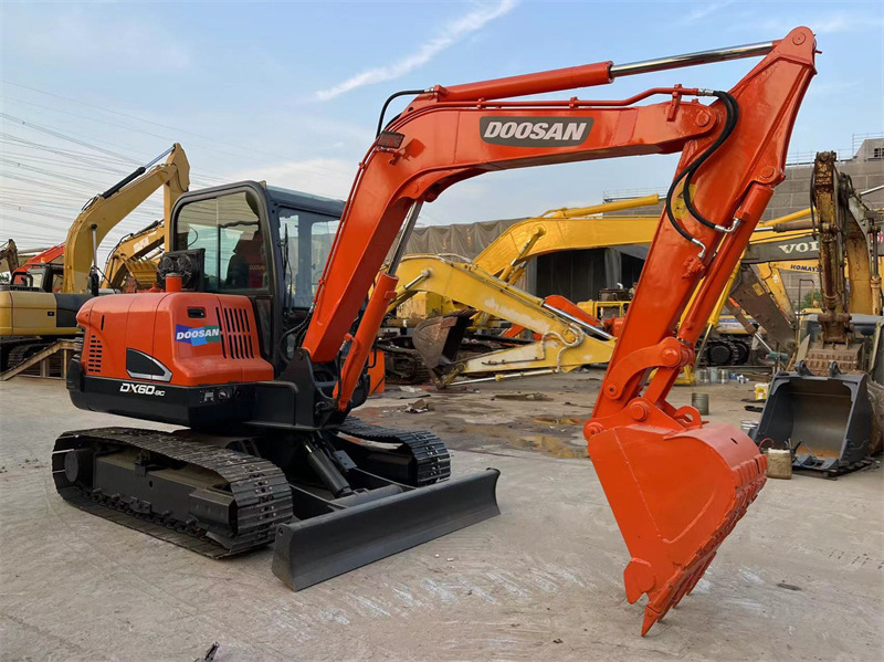 Big discount Used Doosan DX60 excavator used Doosan DX60-9C mini excavators Doosan DX60 crawler excavator for sale