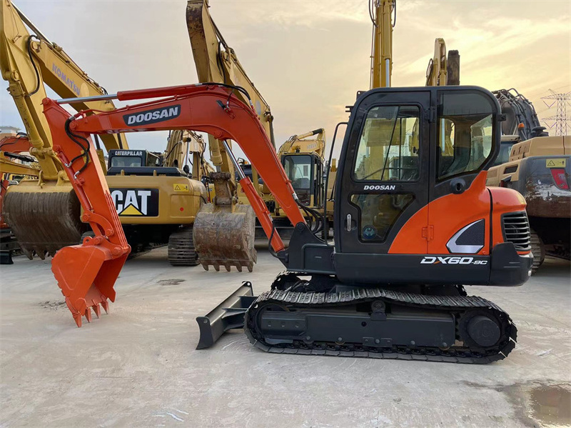 Big discount Used Doosan DX60 excavator used Doosan DX60-9C mini excavators Doosan DX60 crawler excavator for sale