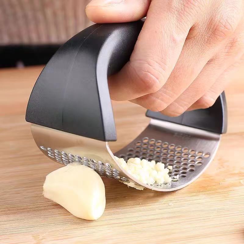 Product Kitchen Gadgets Garlic Tools Rocker Mincer Food Grade Stainless Steel Ginger Juice Garlic Crusher Garlic Press