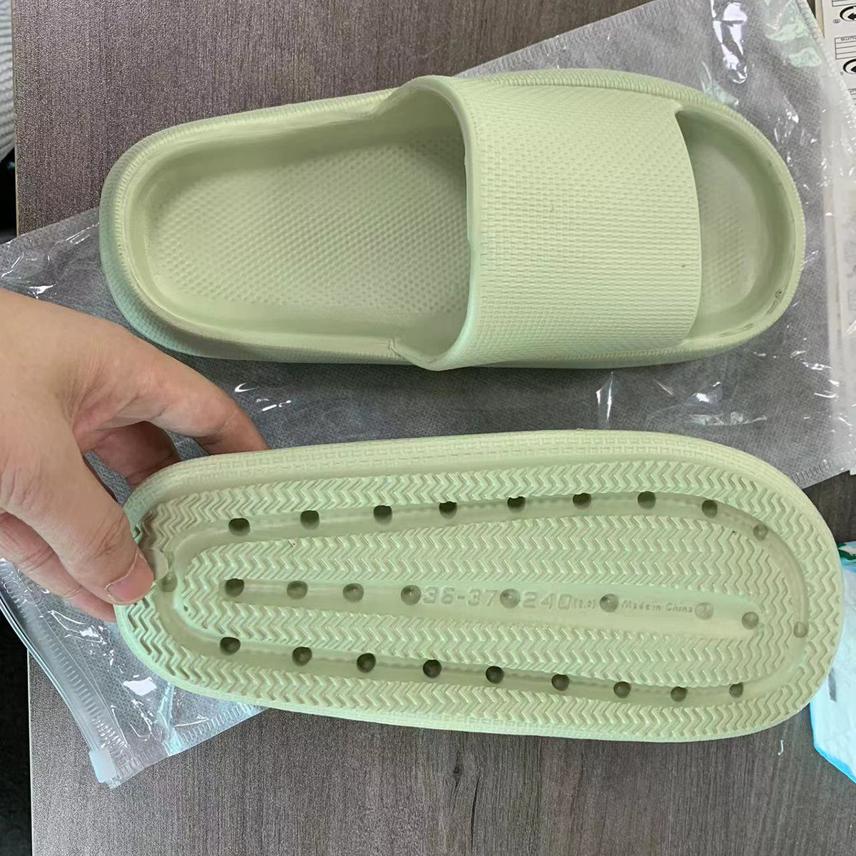 High Quality Pillow Soft Slides thick platform casual sandals pillow slides cloud slippers indoor eva slides slippers