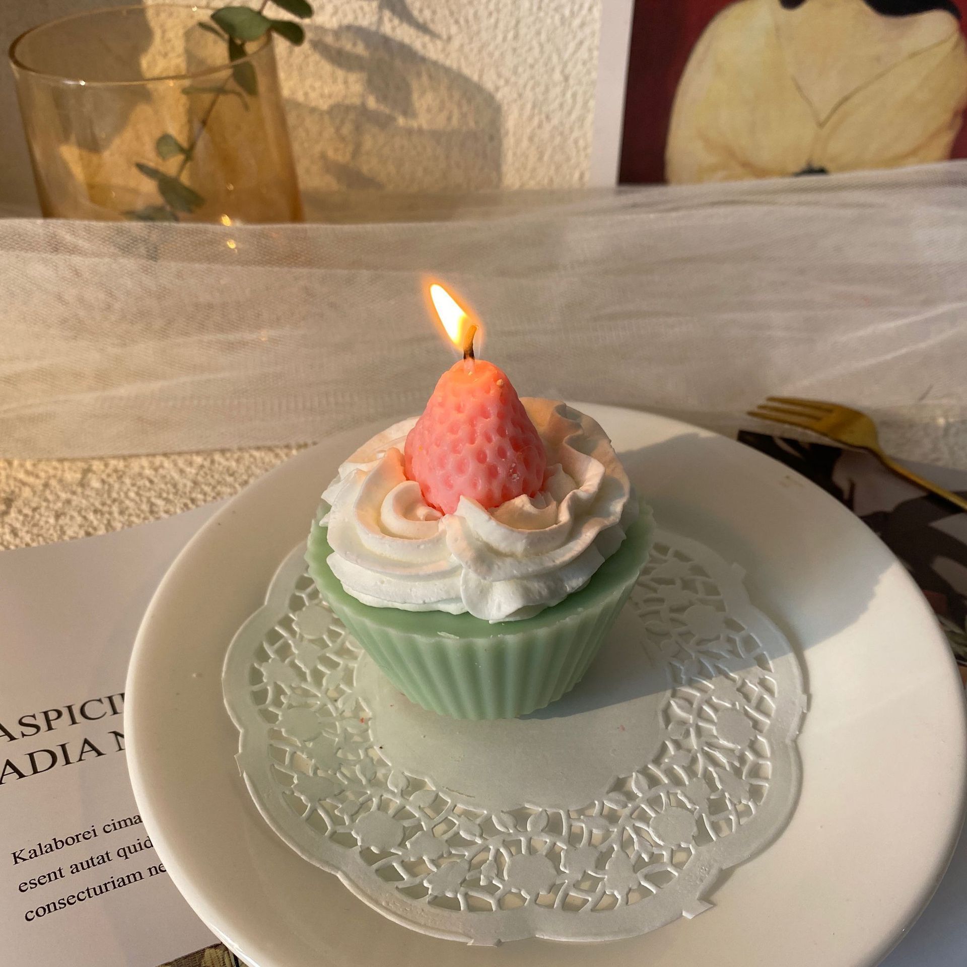 Luxury Unique Design Luxury Birthday Cake Shaped Scented Food Candles Gourmet Cake Candle for Wedding Gift Home Decoration