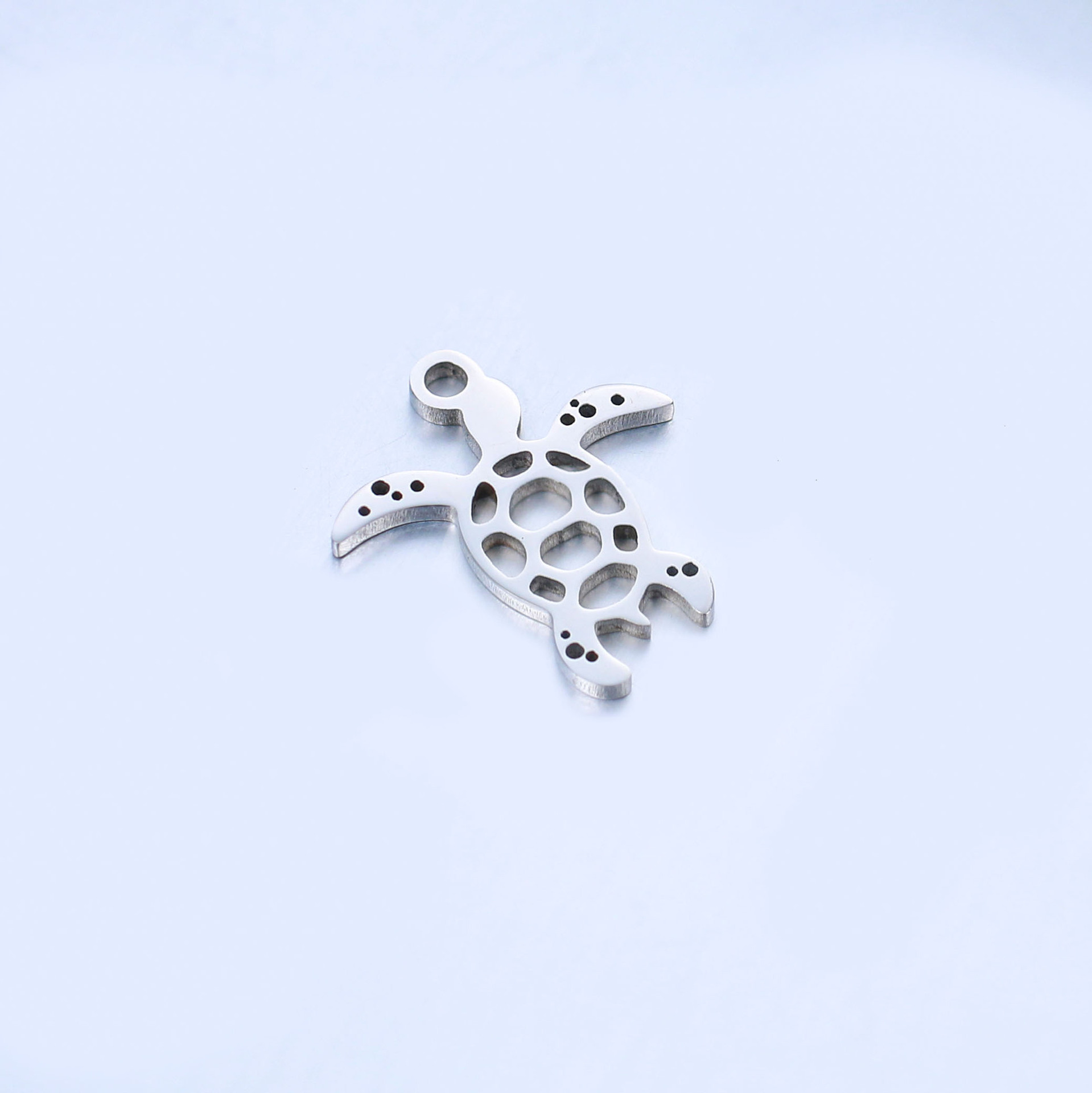 Personality stainless steel hollow-out tropical marine turtle jewelry pendant charms