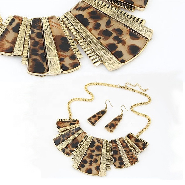 Hot Style Vintage Leopard Print Necklace Euro-american Sweater Chain Necklace Gold Plated Metal Chain Necklace For Women