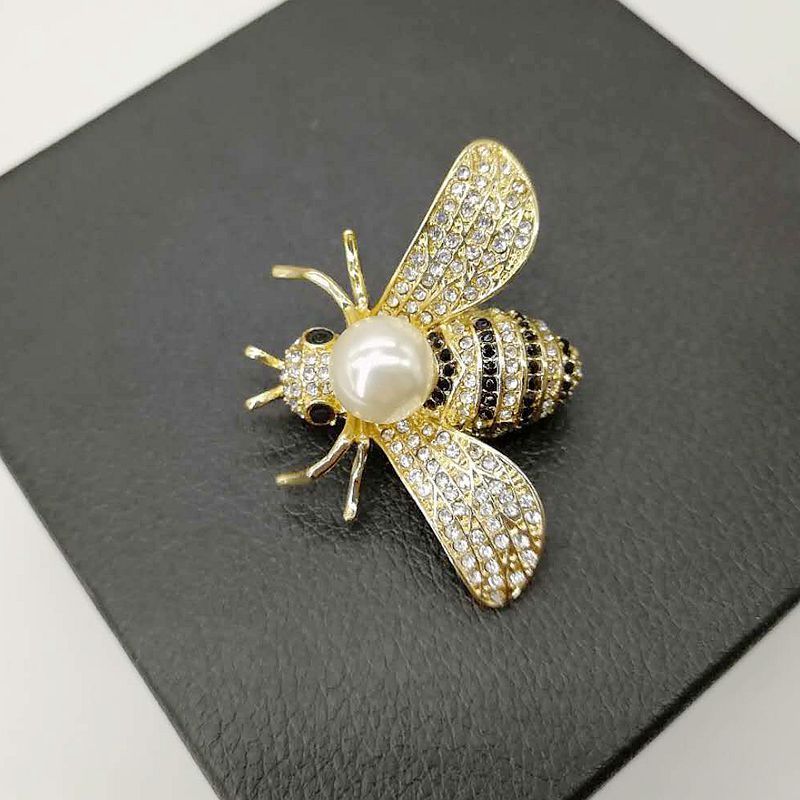 Chic Jewelry Vintage Queen Broach Pin Crystal Rhinestone Pearl Gold Plated Bug Insect Honey Bee Brooch for Women Accessory Gift