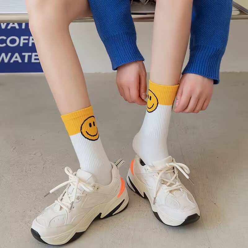 Korean Trendy Yellow Big Smiling Face Letters Students Teen Girls Stockings Fancy Smile Women Sport Cotton Socks