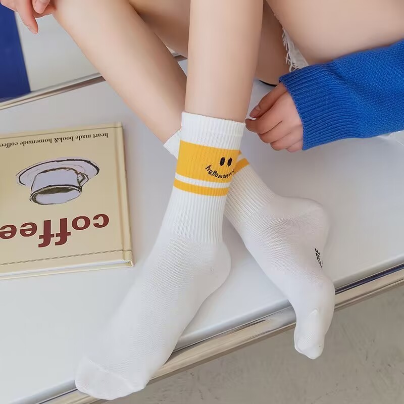 Korean Trendy Yellow Big Smiling Face Letters Students Teen Girls Stockings Fancy Smile Women Sport Cotton Socks