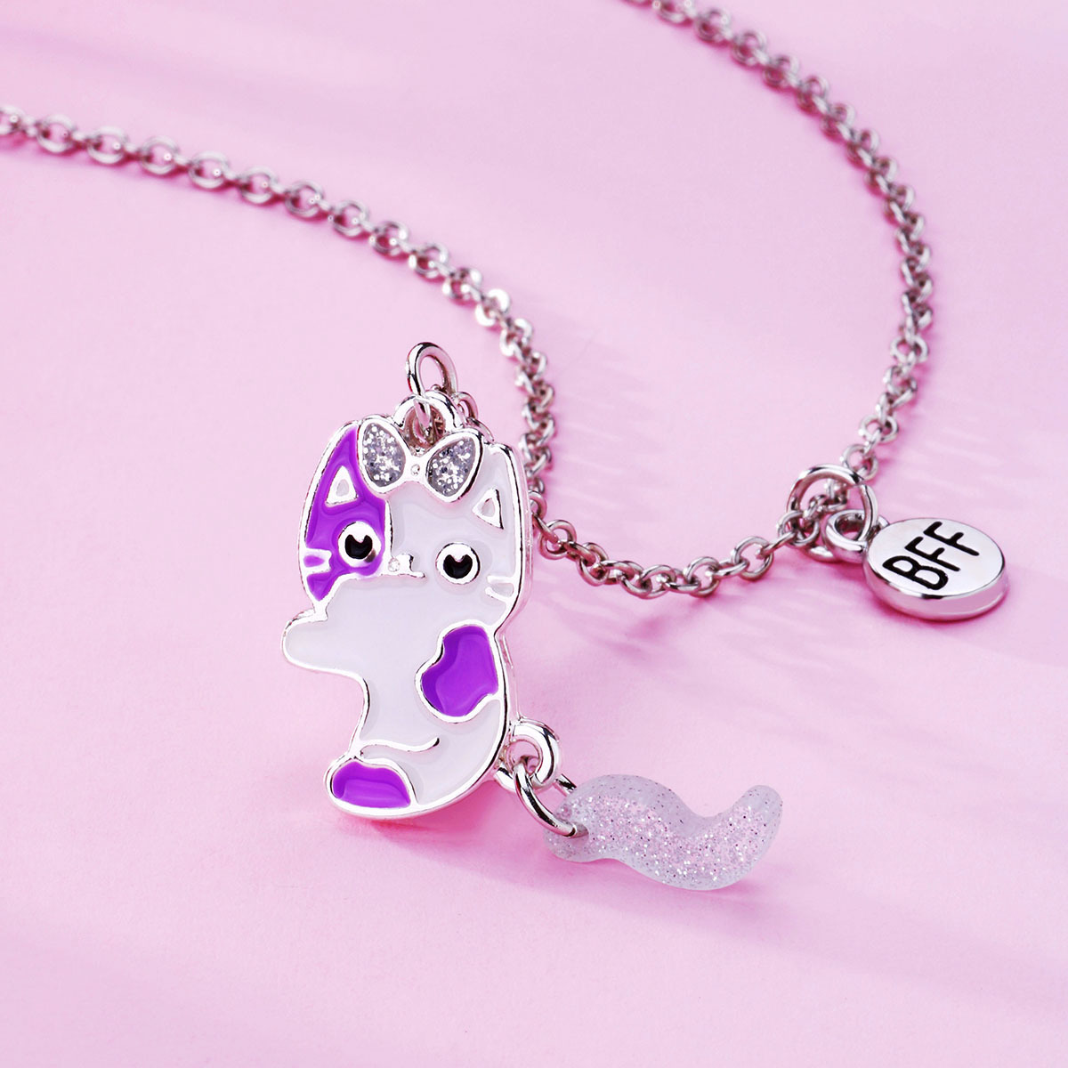 Children's Necklace Pair of Good Friends and Friends BFF Cute and Vivid Cat Magnet Attractive Necklace 2 pieces