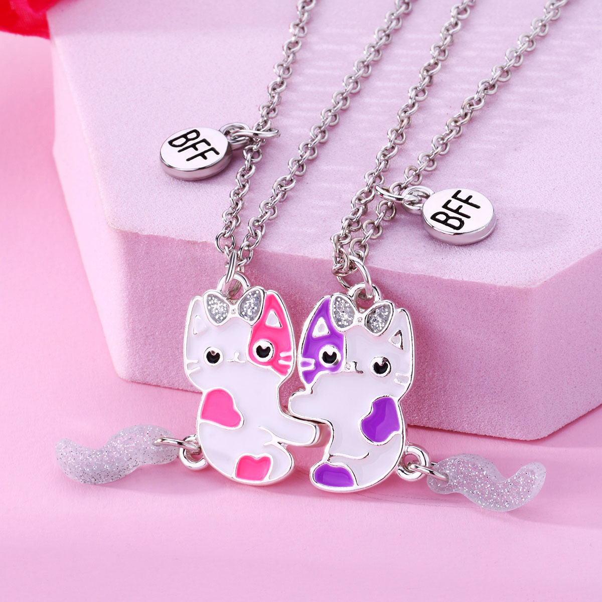 Children's Necklace Pair of Good Friends and Friends BFF Cute and Vivid Cat Magnet Attractive Necklace 2 pieces