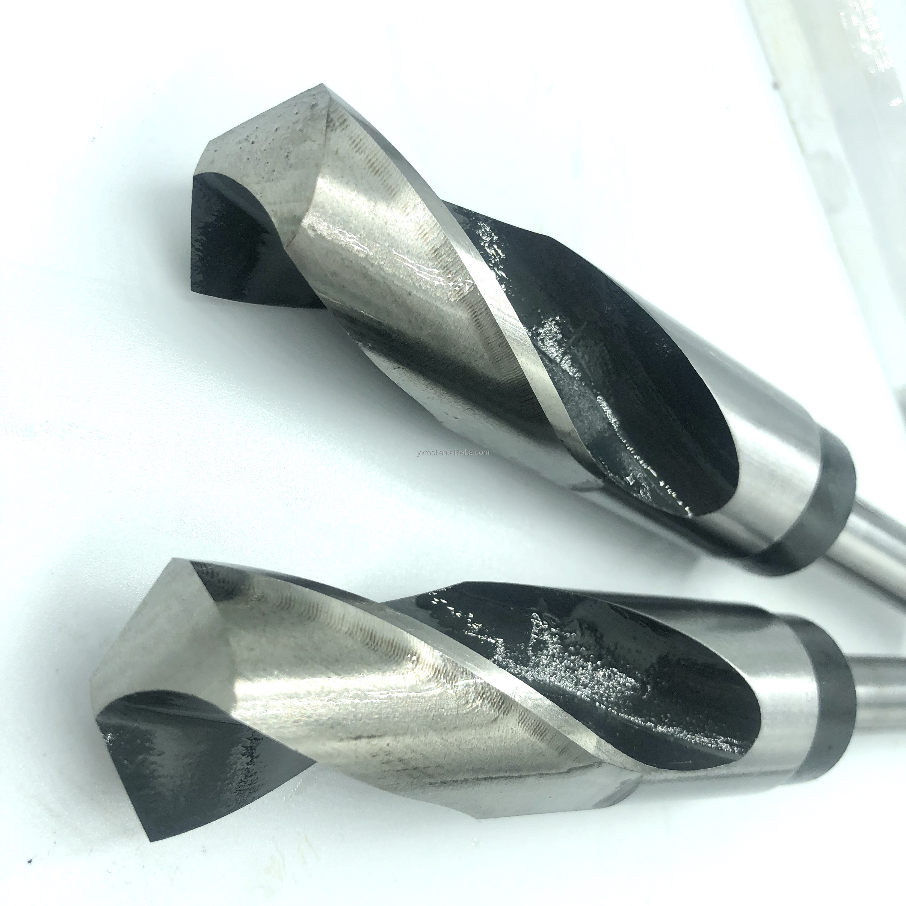 HSS Silver & Deming 1/2 Inch Reduced Shank Twist Drill Bits for Metal Black and white surface