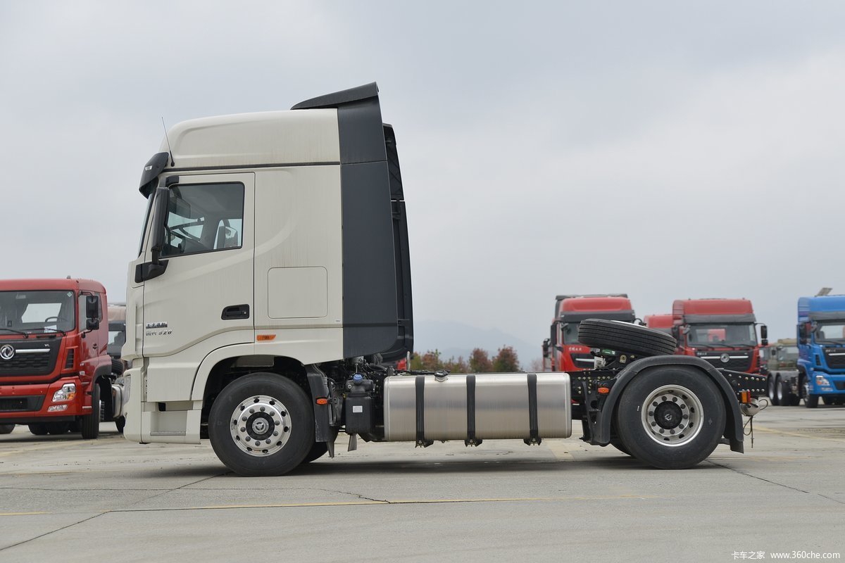 Dongfeng Commercial Vehicle Tianlong Flagship KX 520 HP 4X2 Tractor (National VI) (High Top)