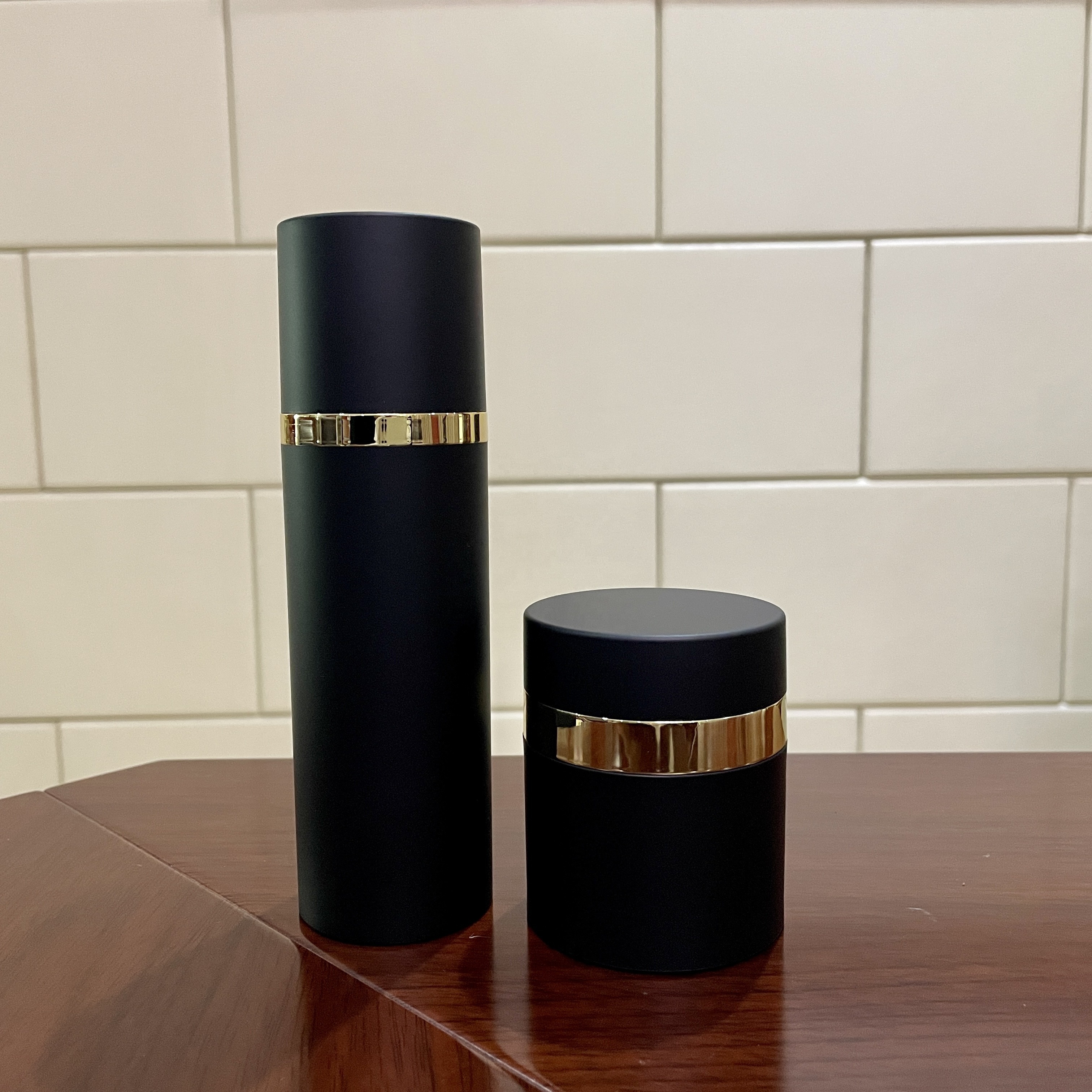 15g 30g 50g 50ml 80ml 120ml airless black and gold luxury cosmetic packaging