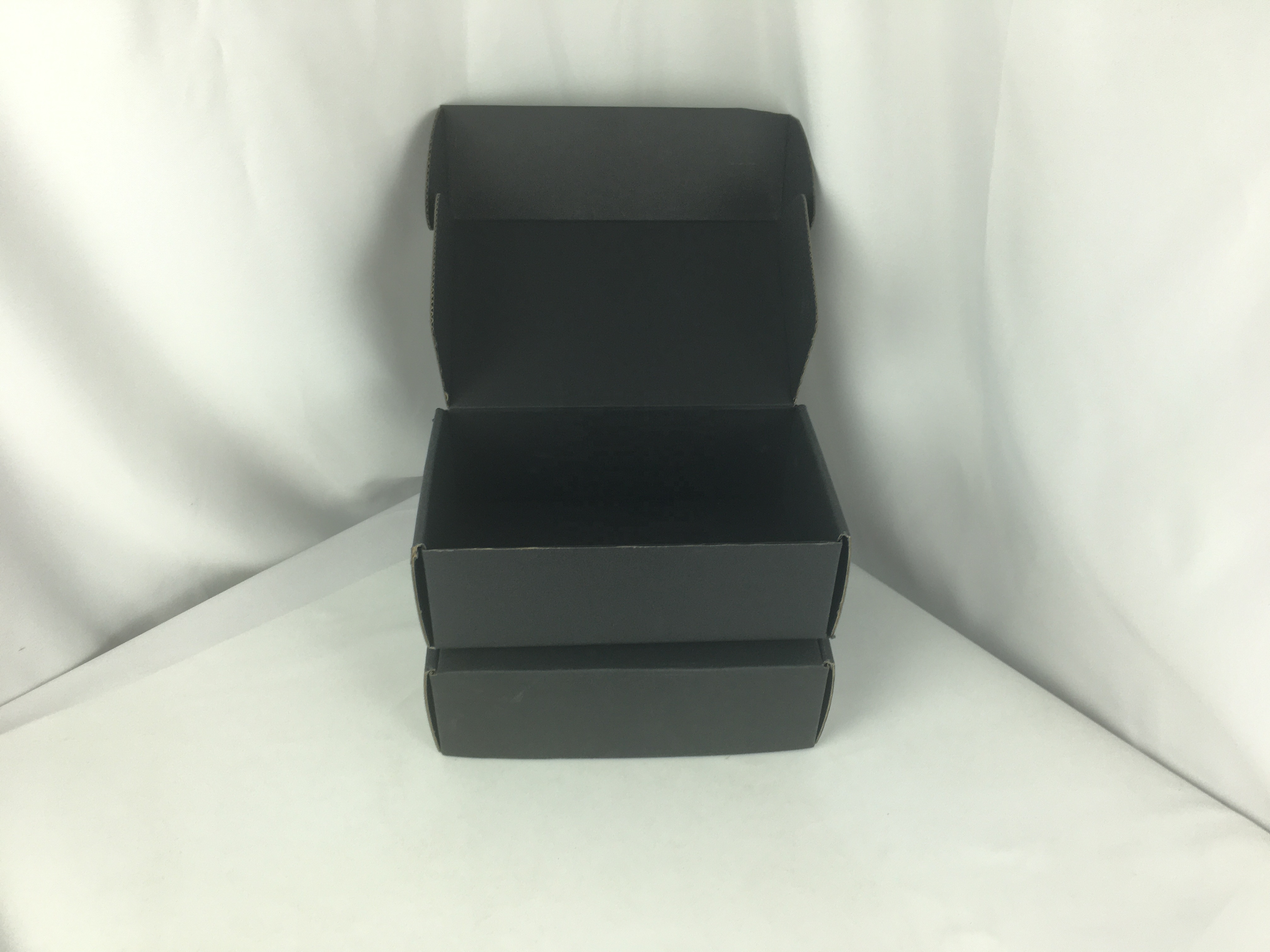 Custom black mailer shipping packaging box corrugated packaging clothing mailer box  for gift small business